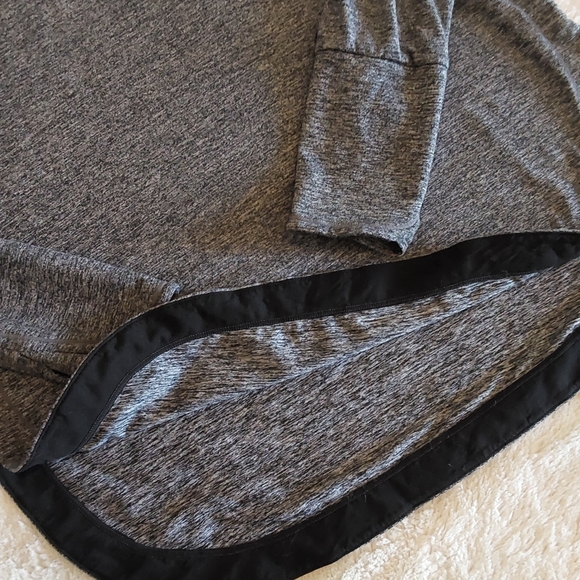 🌺 Like New Athleta Lightweight Hoodie/Running Shirt - Picture 7 of 12